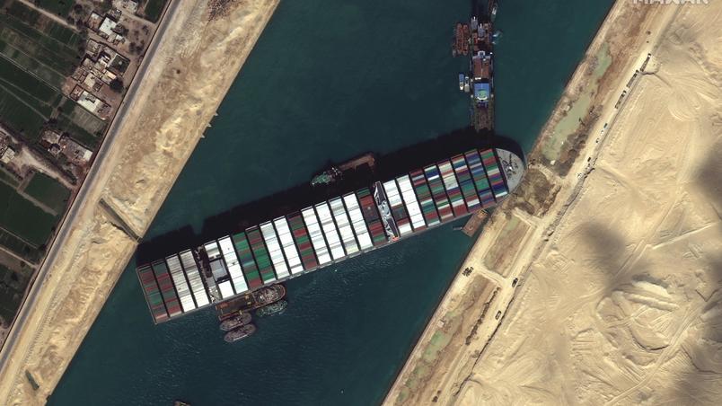 The cargo ship Evert Given completely blocked the route to the Suez Canal