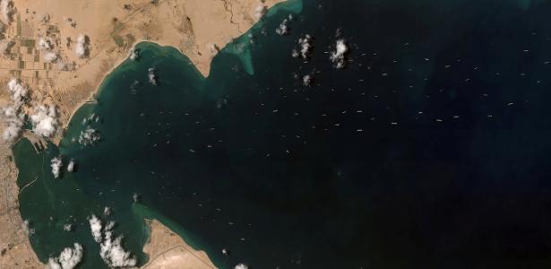 Suez Canal begins dredging to expand duplicates