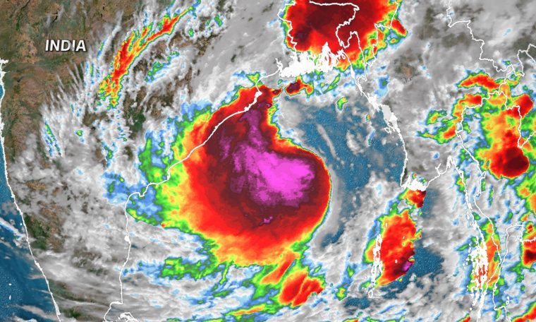 Ciclone tropical Yaas se aproxima da Índia