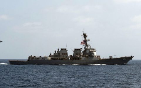 US military ship fires 30 warning shots after meeting with Iranian ships