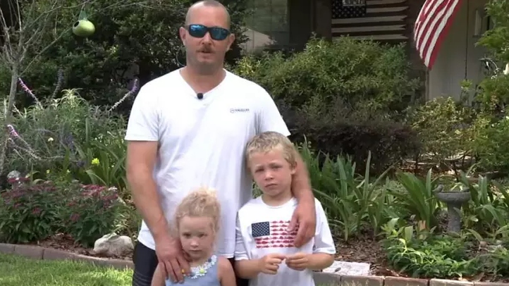 7-year-old boy saves father and sister after swimming for an hour to get help