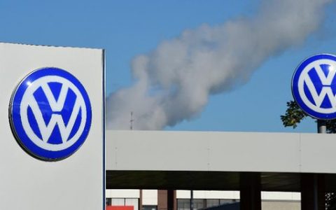 Volkswagen to receive US$351m along with former executives related to emissions scandal - poca Negócios