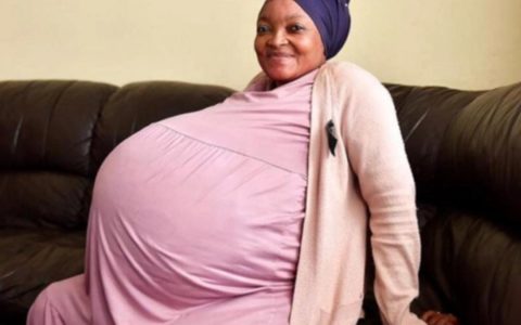 New Fraud?  The birth of ten twins in South Africa divided the authorities.  world