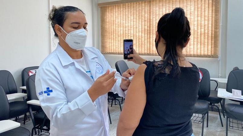 Woman took selfie during vaccination