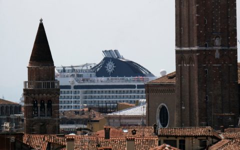 Cruises return to Venice after more than 1 year without travel due to pandemic restrictions.  world