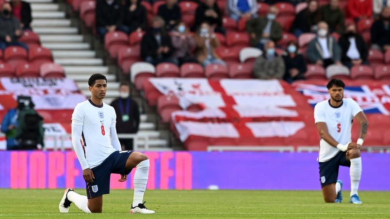 England players kneel in protest