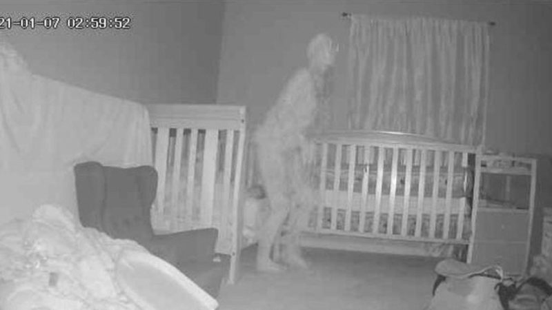 A ghostly apparition stuns the woman - Photo: Reproduction