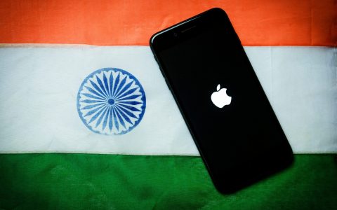 iPhone sobre bandeira da Índia
