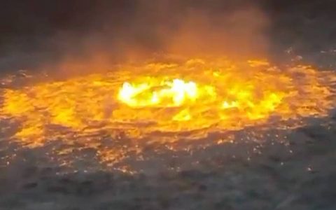 A pipeline leak in the Gulf of Mexico caused a sea surface fire;  Watch Video - 07/02/2021 - World