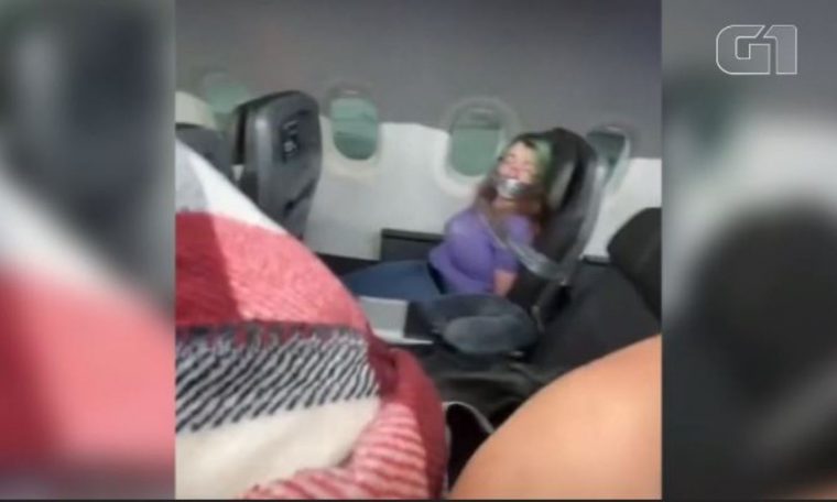 Passengers are duct-taped to sit with U.S. flight interrupted;  watch |  world