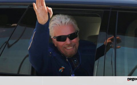 Richard Branson returns from space trip on Virgin Galactic spaceship