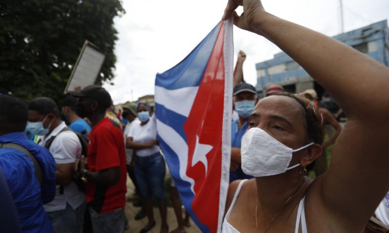 Apoiadores do governo cubano também foram às ruas após protesto antagonista