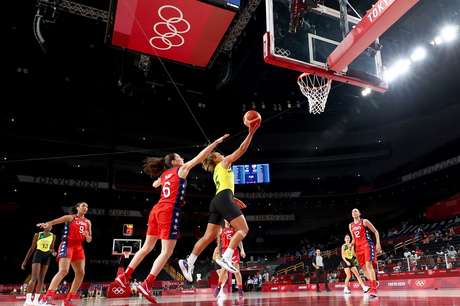 USA surpasses Australia to reach semi-finals in women's basketball