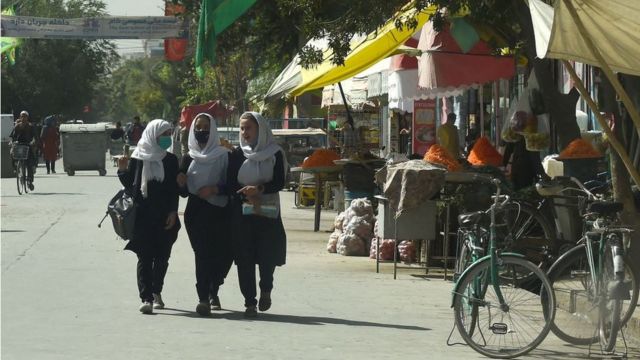 Women walking in Kabul on August 15