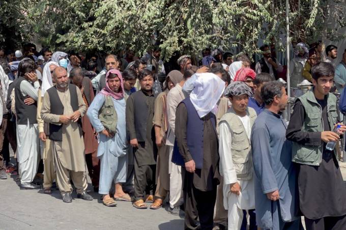 Afghanistan faces economic collapse in first week under Taliban