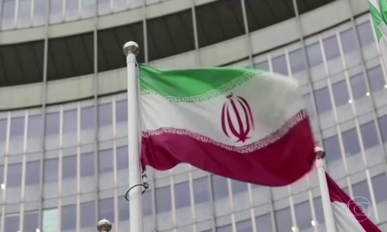 Iranian guards physically harass UN inspectors at uranium enrichment plant, newspaper says  World