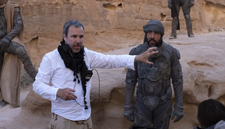 Javier Bardem and Denis Villeneuve behind the scenes of 'Duna'.