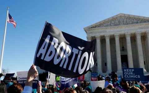 Protesto a favor do direito ao aborto em frente ao prédio da Suprema Corte dos EUA, em Washington