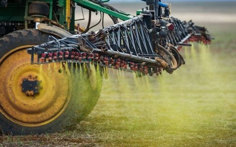 Brazil allows registration for pesticides with dicamba banned by US courts.  agribusiness