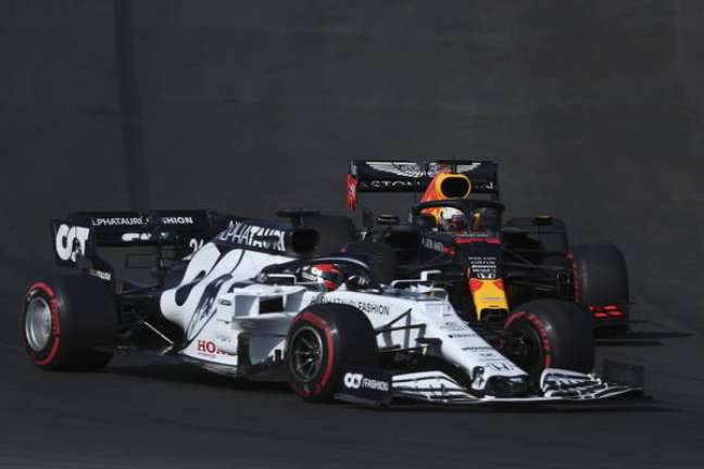 RBR and AlphaTauri cars in a race in Portugal
