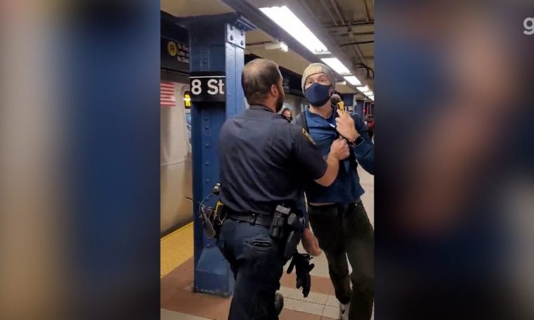 Young man fired from New York subway for asking police to wear mask;  Watch Video |  World