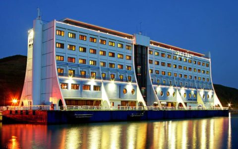 World's first floating hotel fails