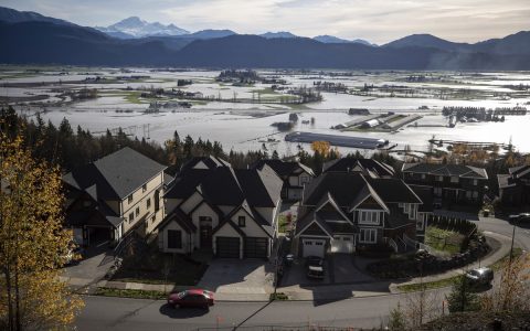 'Historic flood' separates Vancouver and forces Canadian government to mobilize  World