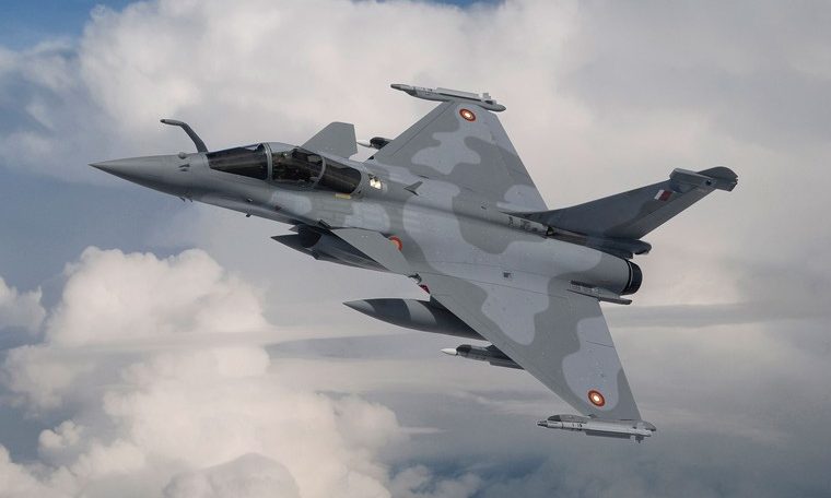 Aeronave do Reino Unido reabastece caças Rafale do Catar pela primeira vez