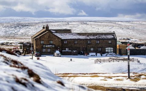 Customers have been stranded for 3 days at a Blizzard-blocked pub in the UK