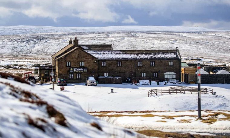 Customers have been stranded for 3 days at a Blizzard-blocked pub in the UK