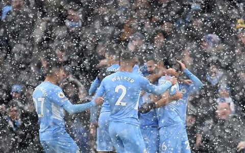 Fernandinho scores and City beat West Ham in game with lots of snow and -1 C - 11/28/2021