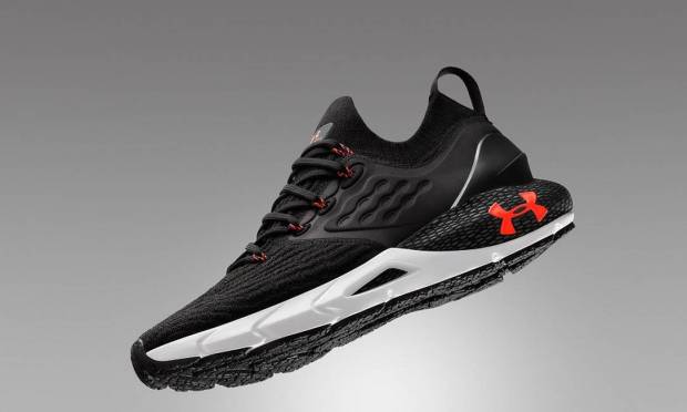 Under Armor, by Valcabras, launched models of sneakers, such as the Phantom 2, with the only chip that connects via Bluetooth to the Map My Run brand application.  The app helps improve walking by notifying the user's headset if the stride frequency and foot-on-the-ground timing are correct.  Photo: Tomas Arthuzzi / Publicity