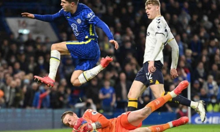 Chelsea plays well, creates chances, but stops in a great Pickford game and draws against Everton in English