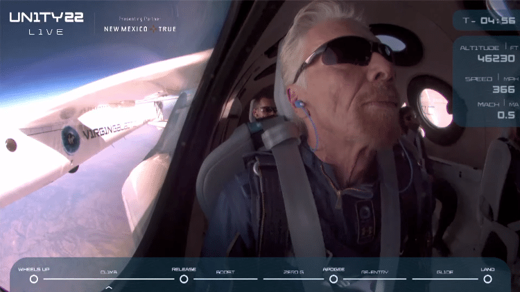 Richard Branson during space flight - Virgin Galactic/Reproduction - Virgin Galactic/Reproduction