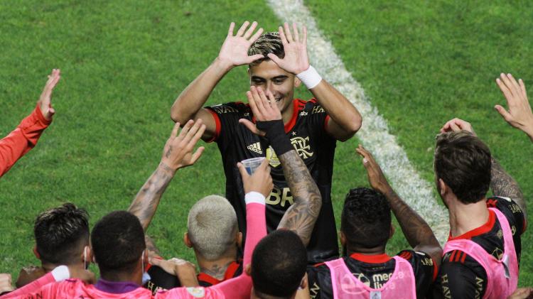 Andreas Pereira celebrates the goal scored by Flamengo against Santos at Villa Belmiro - Fernanda Luz / AGIF - Fernanda Luz / AGIF