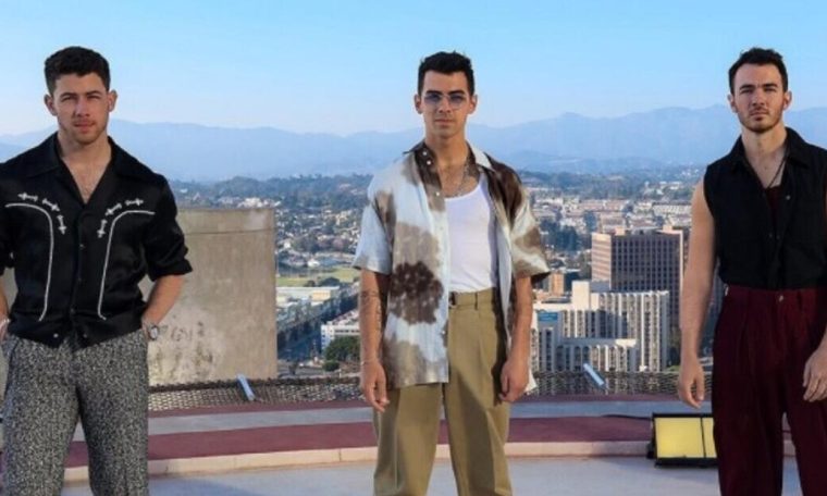 The Jonas Brothers appear in funny video with the President of the United States