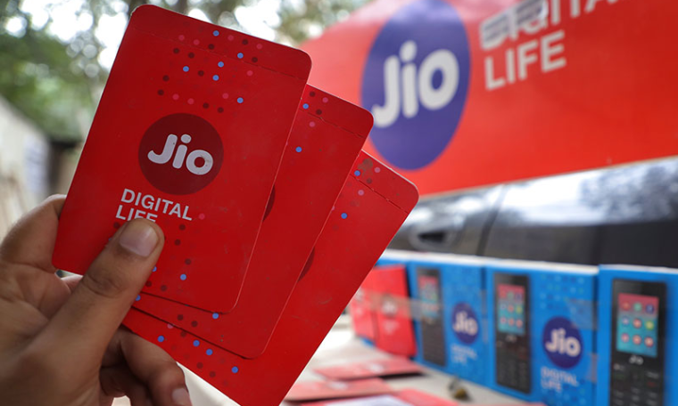 Jio Plan: Jio's 'Ha' cheap prepaid plan has come again, know the benefits before recharging... - Marathi News |  Jio Rs 499 plan re-launched with 2GB daily data along with OTT benefits