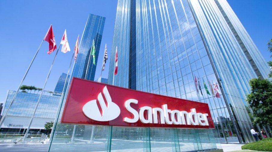 Santander deposits funds for 75 thousand customers in the United Kingdom 