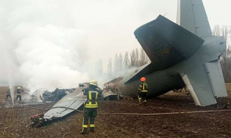 Ukrainian military plane with 14 people on board crashes near Kiev;  Russians attack air defense - World