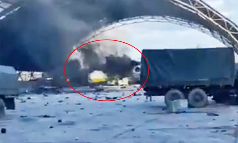 The first video of the Antonov An-225 hit and burn in Ukraine appears