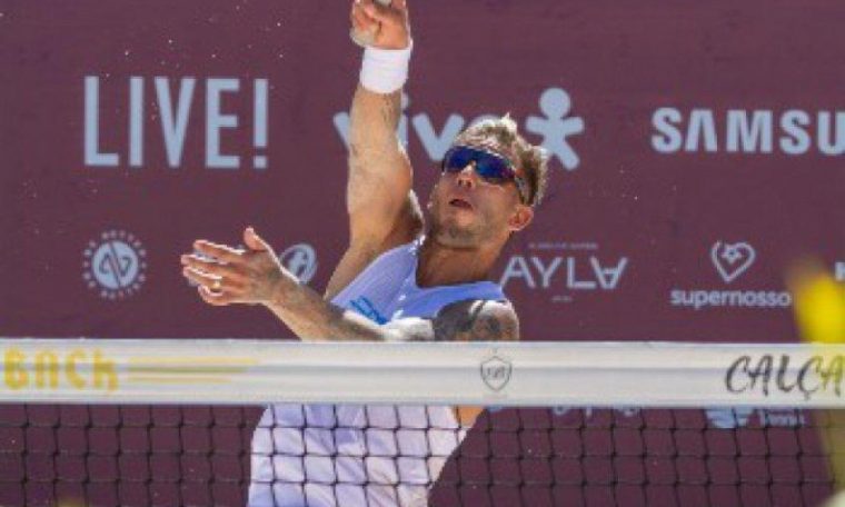 Rafael Moura outplayed in first match in professional in beach tennis, but experience highlights