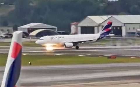 LATAM plane lands with problem and front wheels destroyed, watch moment