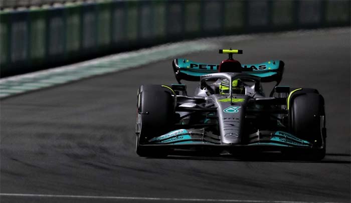 Mercedes gets new rear wing in Australia