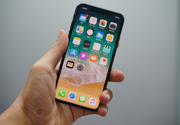 Apple's iPhone 'rental' service will let you rent the device without any locks (Photo: Bugus Hernavan/Unsplash)