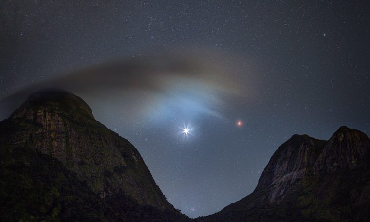 Photograph by Brazilian photographer 'Emplaca' of NASA's day with a record of the conjunction of Venus and Mars.  Science
