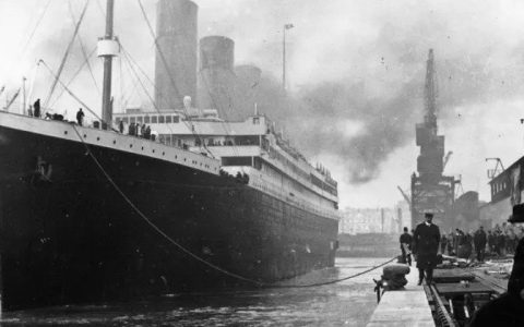 Titanic ancorado em Southampton, na Inglaterra