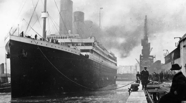 Titanic ancorado em Southampton, na Inglaterra