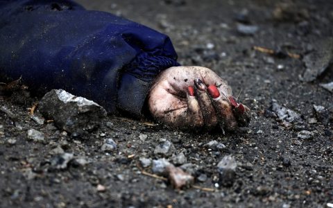 After the publication of the photo by the international press, Manicure says it recognizes the deceased client in Buka, Ukraine.  Ukraine and Russia