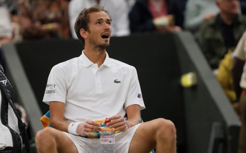 Wimbledon decided to ban Russian and Belarusian tennis players