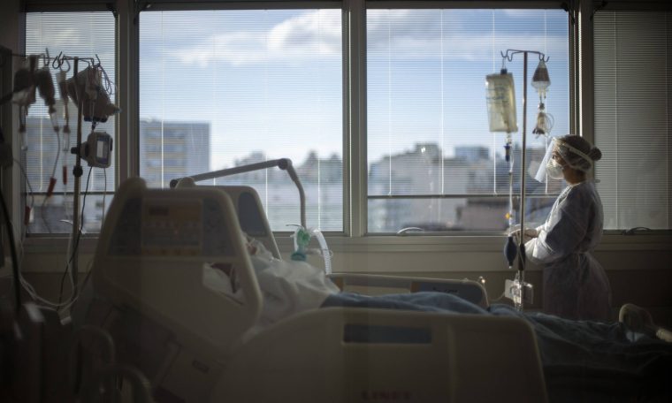 COVID: Hospitalizations and deaths rise again in Sao Paulo - 04/28/2022 - Monica Bergamo